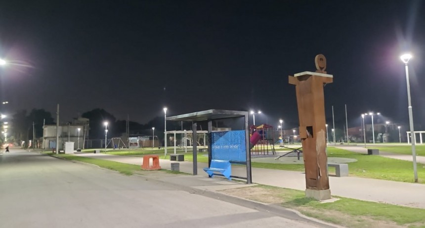 Pte. Perón: El Municipio avanza con el recambio de nuevos equipos de luminarias en los espacios públicos 