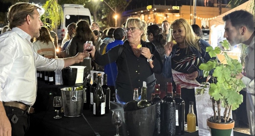 Colón (ER): El Municipio presentó las etiquetas 2025 en una nueva edición del ciclo Pre-Albores del Vino