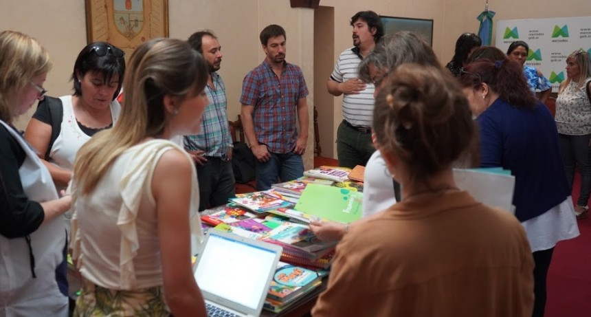 El Programa &ldquo;Mercedes Aprende&rdquo; selecciona libros para entregar en las escuelas p&uacute;blicas