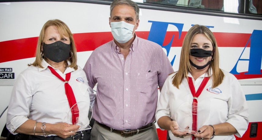 Colón: El subsecretario de Transporte reconoció a dos mujeres conductoras de la empresa El Acuerdo 