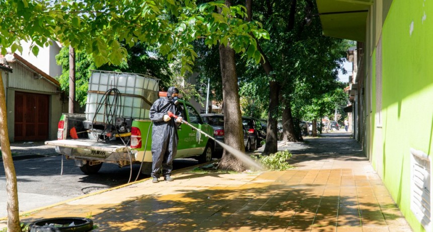 Vicente López: Continúan los operativos de desinfección en barrios y vía pública 
