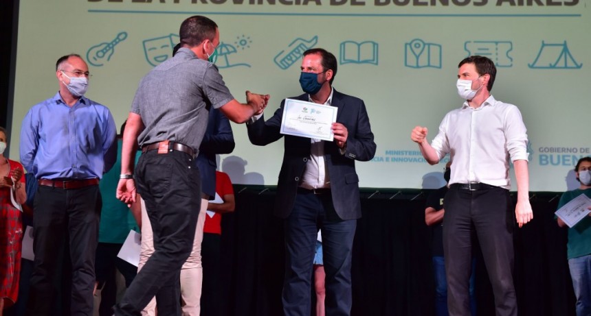 Escobar: Ariel Sujarchuk y Augusto Costa entregaron subsidios a 39 entidades del partido