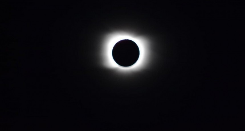 Enrique Coutrix: “Lo que pasó en Pehuenia en el punto máximo del eclipse fue como una penumbra, pero un poco más al sur fue una oscuridad total”   