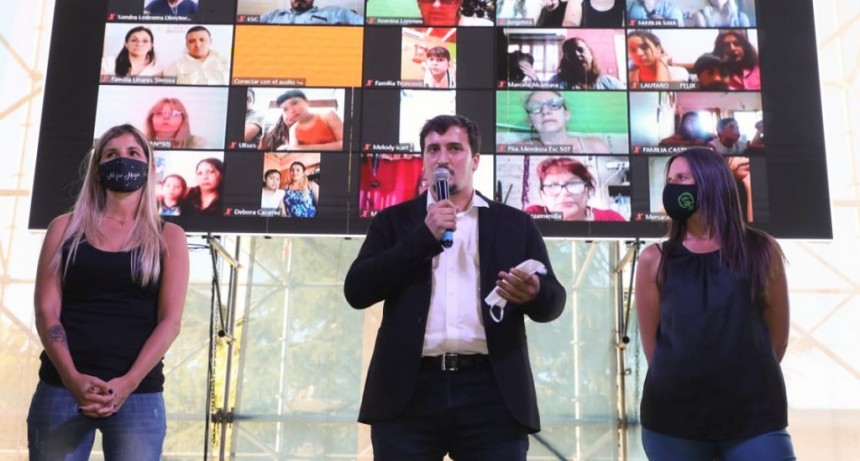 Avellaneda: El Intendente Alejo Chornoborff entreg&oacute; subsidios a 38 instituciones educativas 