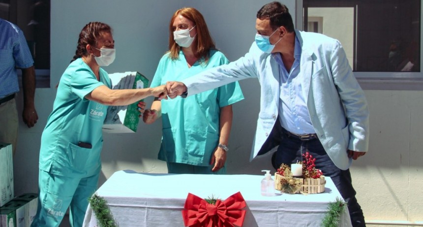 Zárate: Cáffaro entregó cajas navideñas a trabajadoras y trabajadores esenciales del Municipio  