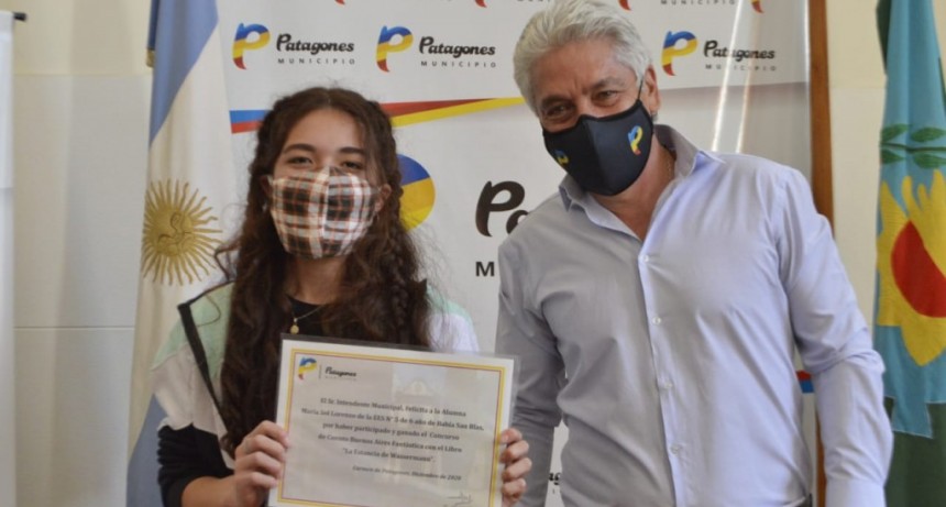 Patagones: Zara entregó reconocimiento a una joven escritora de Bahía San Blas 