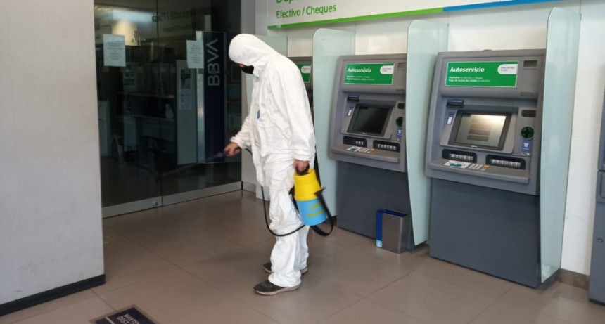 Tres arroyos: Desinfección en bancos del distrito 