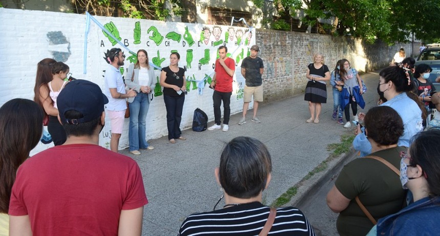 Luján: Mural para la promoción de la Lengua de Señas