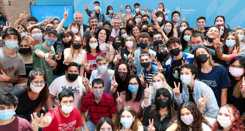 El Presidente anunció la ampliación de las becas Progresar para adolescentes de 16 y 17 años con fondos del Aporte Solidario de las Grandes Fortunas