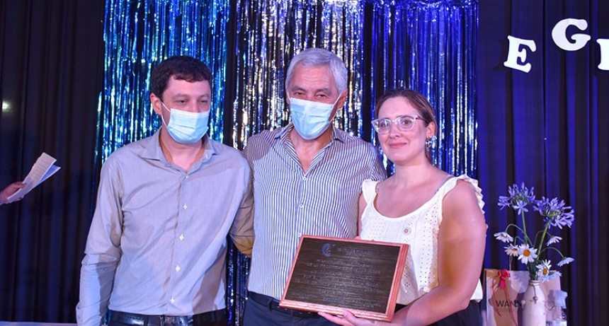 Berisso: Cagliardi junto a la Ministra Ruiz Malec entregaron diplomas a egresados del Centro de Formación Profesional 404