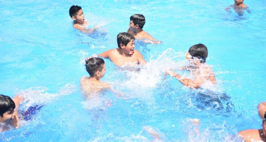 Ituzaingó: Disfruta el verano en la escuela de natación del distrito  