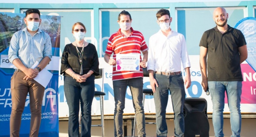 Pte. Perón: Entrega de certificados de la primera cursada de la UTN 