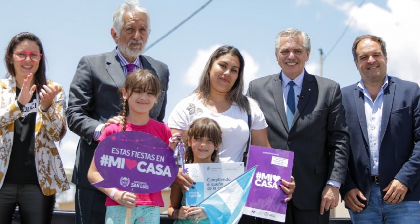Alberto Fern&aacute;ndez entreg&oacute; la vivienda n&uacute;mero 70.000 en San Luis