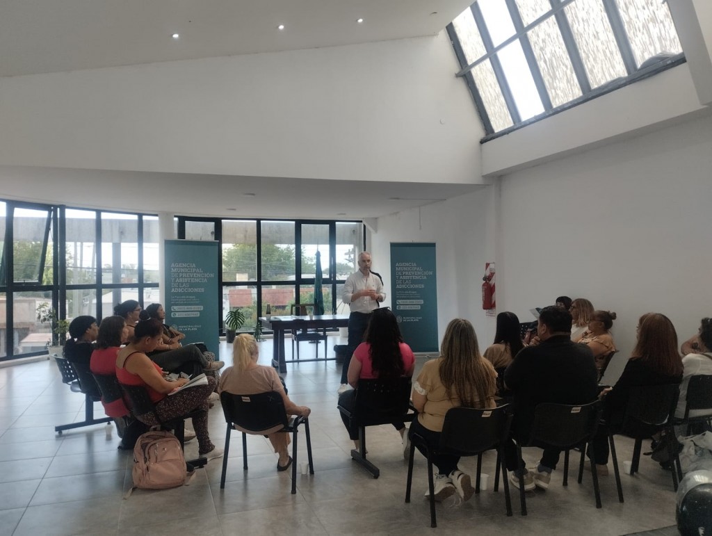 La Plata: El Municipio profundiza la prevención de adicciones con más presencia en barrios y delegaciones 