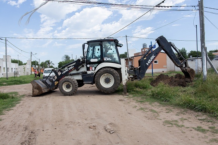 Lincoln: Se trabaja en la ampliación de la red de cloacas en el barrio “Eduardo Mango”