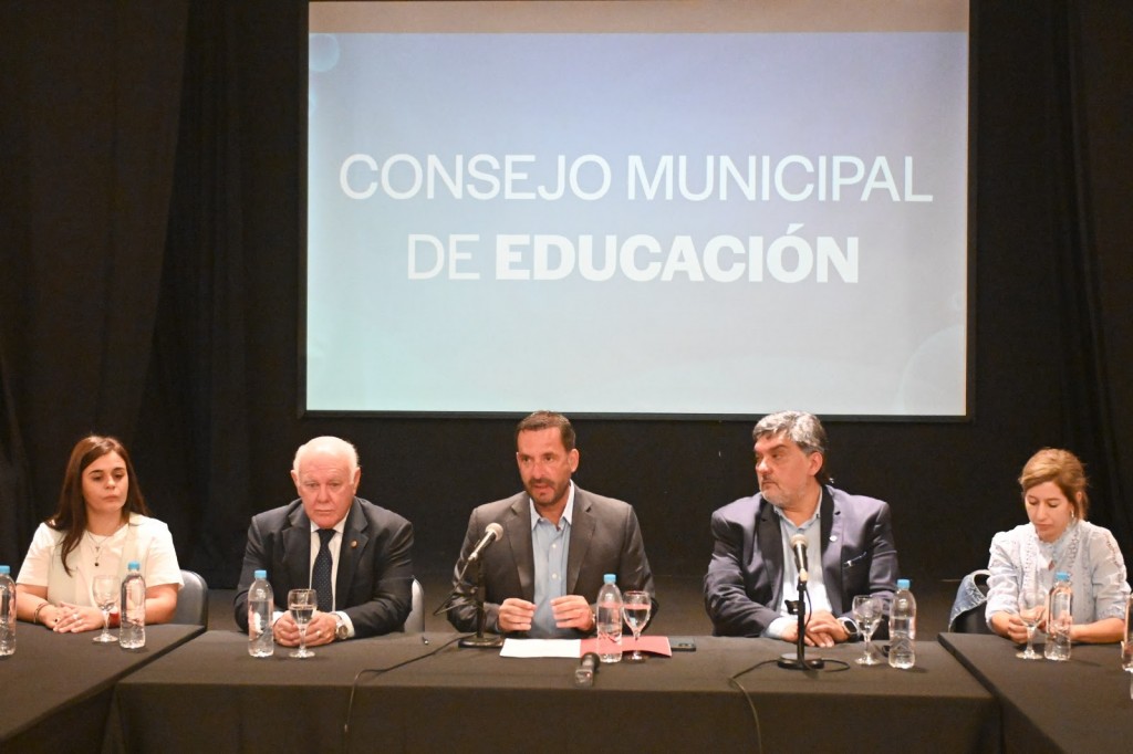 Escobar: Comenzó el Consejo Municipal de Educación del distrito  