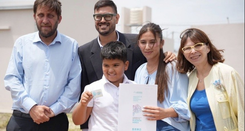 La Provincia entregó 32 nuevas viviendas en Saavedra