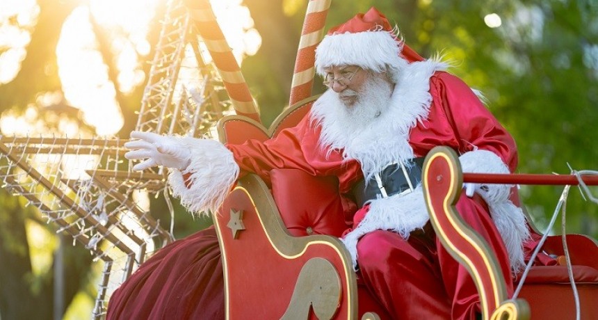 San Nicolás: La Caravana de Papá Noel recorre la ciudad para celebrar la Navidad
