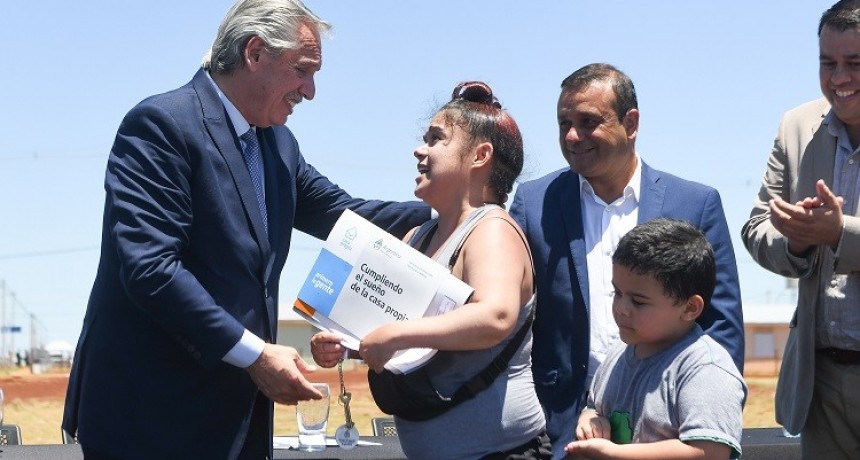Alberto Fernández entregó 597 viviendas en Misiones