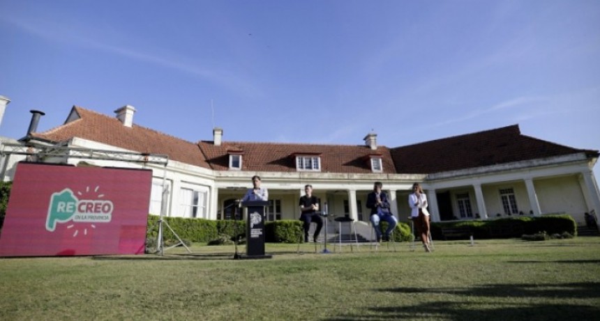 Kicillof presentó la tercera edición del programa Viajes de Fin de Curso