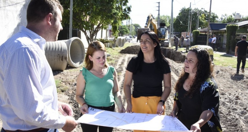 Malvinas Argentinas: Noe Correa visitó la obra de pavimentación e hidráulica del distrito 