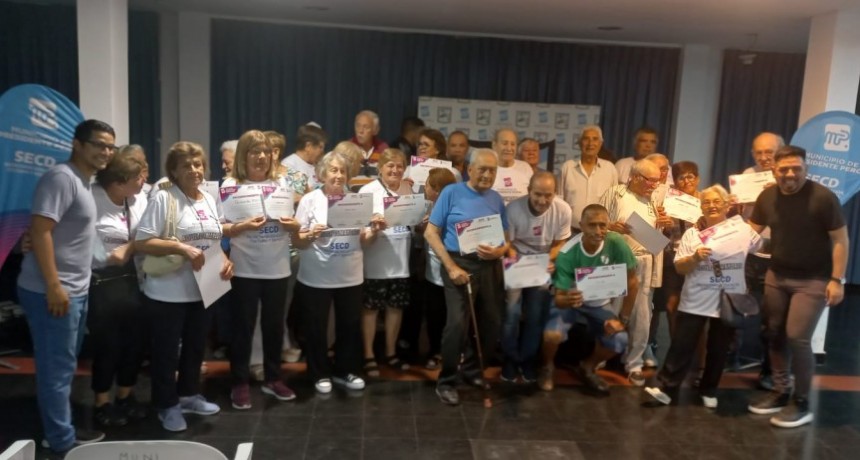 Pte. Perón: El Municipio entregó diplomas de talleres gratuitos dictados en 2022 