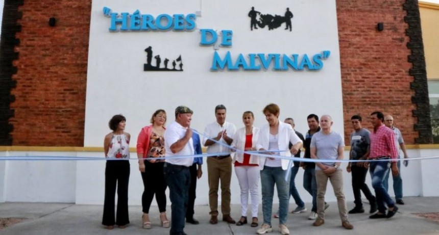 Chaco: Capitanich inauguró el Centro Cultural, la iluminación del acceso y una cámara de frio 