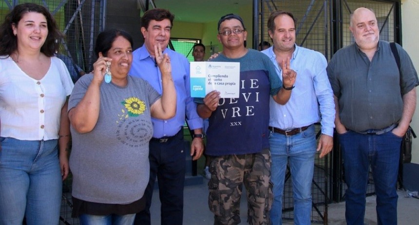 La Matanza: Fernando Espinoza y Santiago Maggiotti entregaron nuevas viviendas en el distrito 