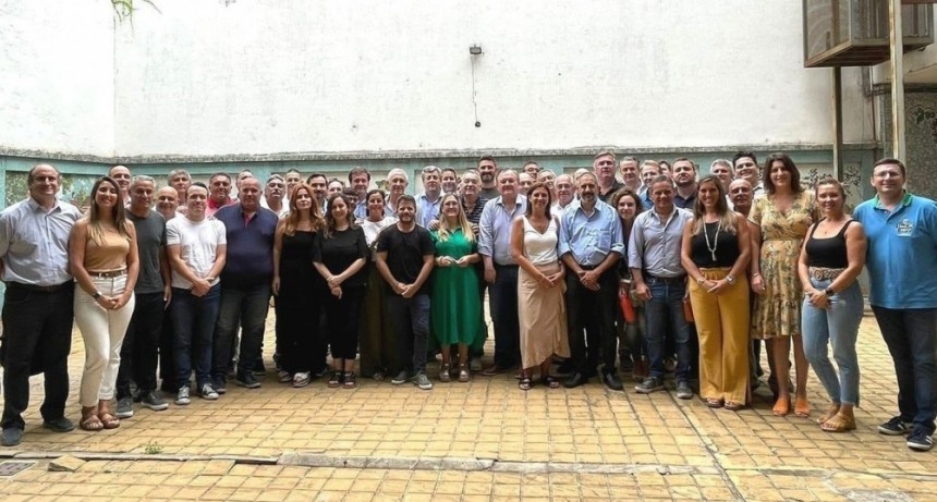 En Santa Fe la oposición a Perotti logró una foto con dirigentes de Juntos y el Progresismo