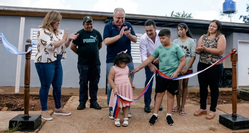 Misiones: Passalacqua encabezó la entrega de viviendas y recorrió el avance de obras de infraestructura en San Pedro 