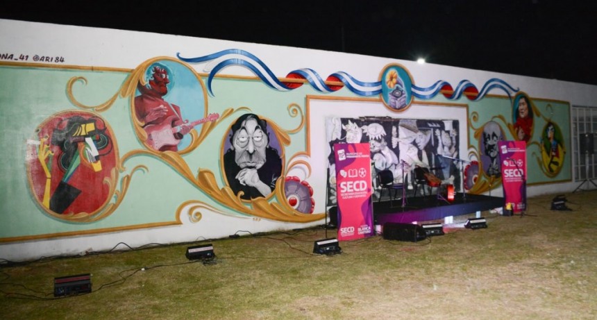 Pte. Perón: Cantero descubrió un mural de artistas musicales nacionales en el Anfiteatro Municipal 