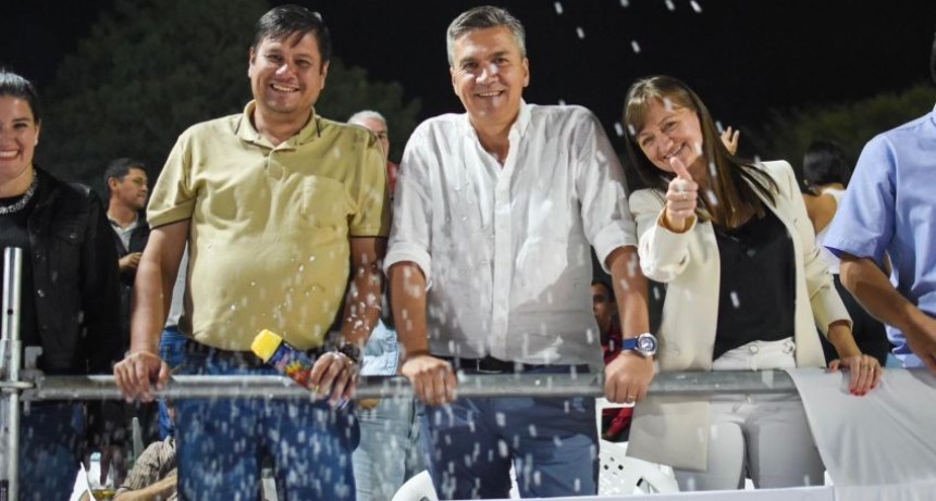 Chaco: Zdero y Schneider estuvieron en el inicio de los carnavales Quitilipenses 2024 