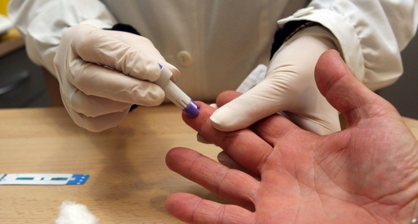 La Provincia cubrirá análisis para personas con VIH