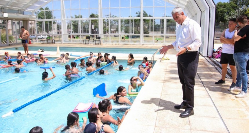 Avellaneda: Ferraresi inauguró una piscina semiolímpica en el Polideportivo José Mármol de Piñeiro