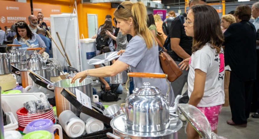Berazategui: Las escuelas locales recibieron mobiliario, equipamiento y capacitaciones en 2024