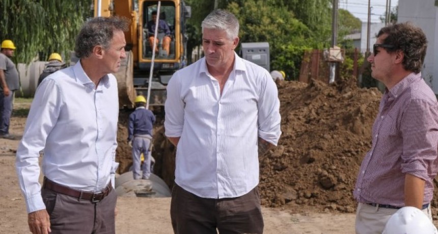 Katopodis recorrió obras de infraestructura hídrica y social en Navarro