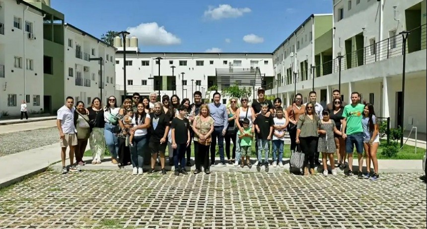 Malvinas Argentinas: Nardini hizo entrega de diez nuevas viviendas del Complejo Residencial Morse