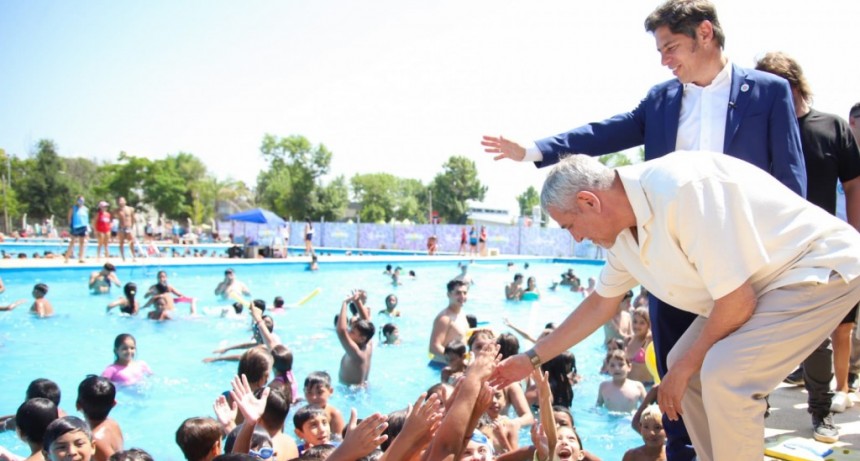 Avellaneda: Jorge Ferraresi y Axel Kicillof entregaron escrituras en el distrito