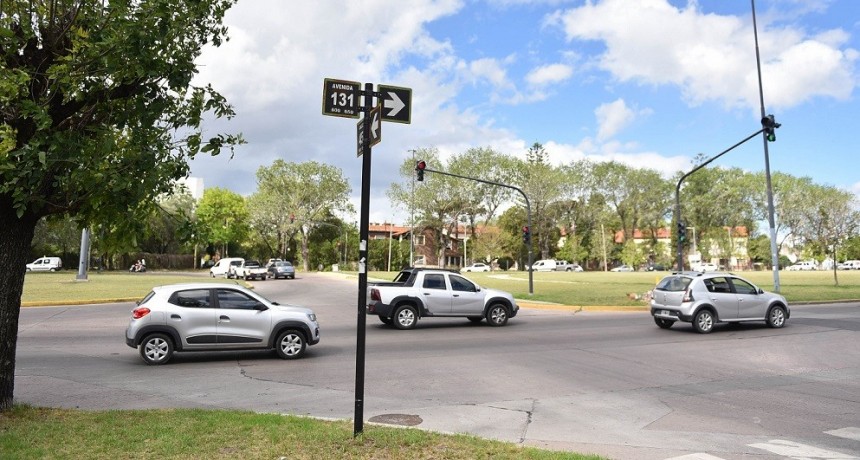 La Plata: El Municipio amplía el parque semafórico e instala 30 nuevos dispositivos en calles neurálgicas
