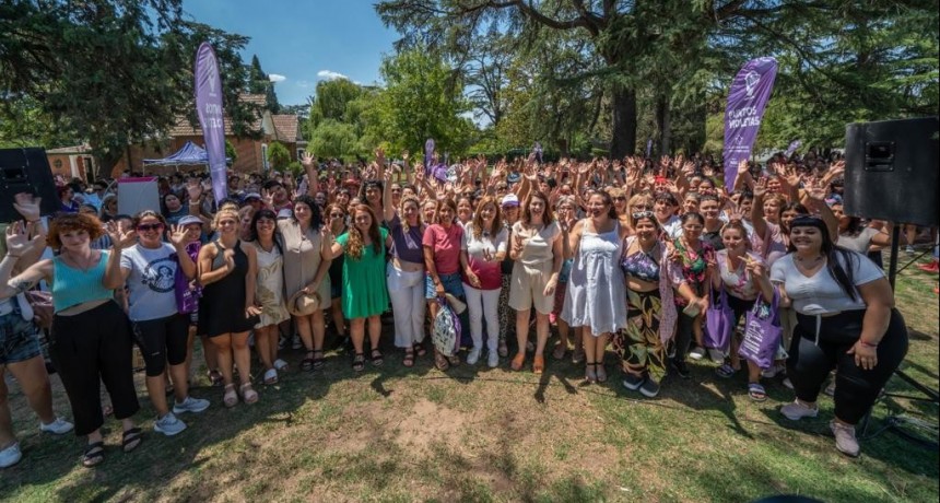 Moreno: Mariel Fernández y Estela Díaz visitaron la Colonia de las Promotoras de Género 