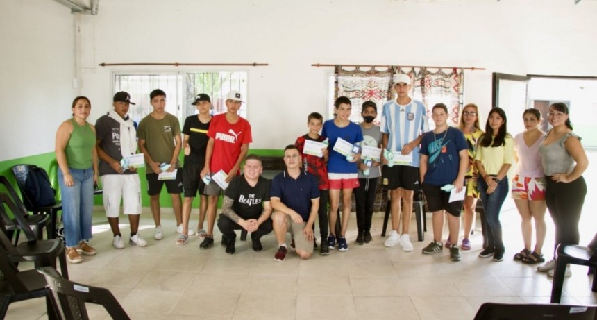 Marcos Paz: Jóvenes del programa Envión finalizaron el curso de reparación de celulares