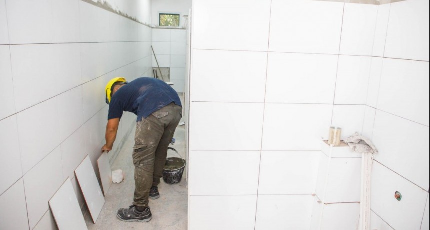 Berazategui: Continúan las obras en establecimientos educativos en el distrito