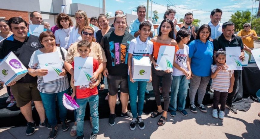 Chaco: Capitanich entregó 20 viviendas y anunció la construcción de otras 50 