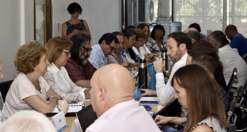 La Provincia propuso a gremios docentes un incremento paritario de 40% a julio, con reapertura en agosto