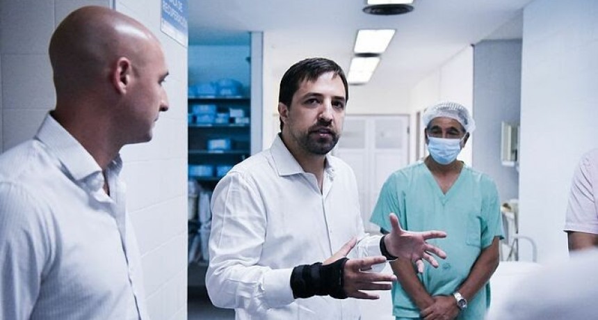 Escobar: Beto Ramil y el ministro Nicolás Kreplak recorrieron la nueva terapia intensiva y el quirófano central del Hospital Erill  