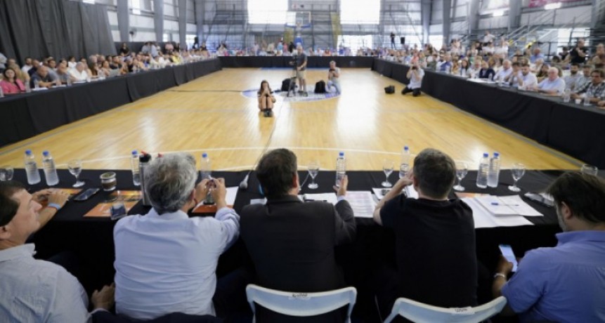 Kicillof se reunió con representantes de sectores productivos en Monte Hermoso