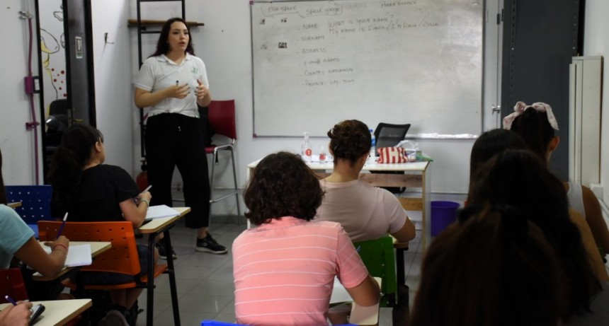 Merlo: Comenzó el curso gratuito de inglés para jóvenes 