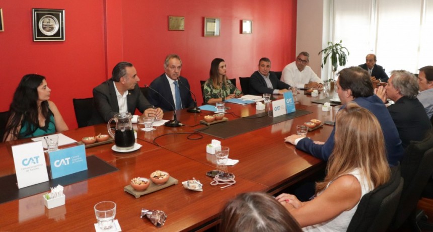 Scioli y Martínez se reunieron con la Cámara Argentina de Turismo para planificar acciones de desarrollo y crecimiento de la actividad turística