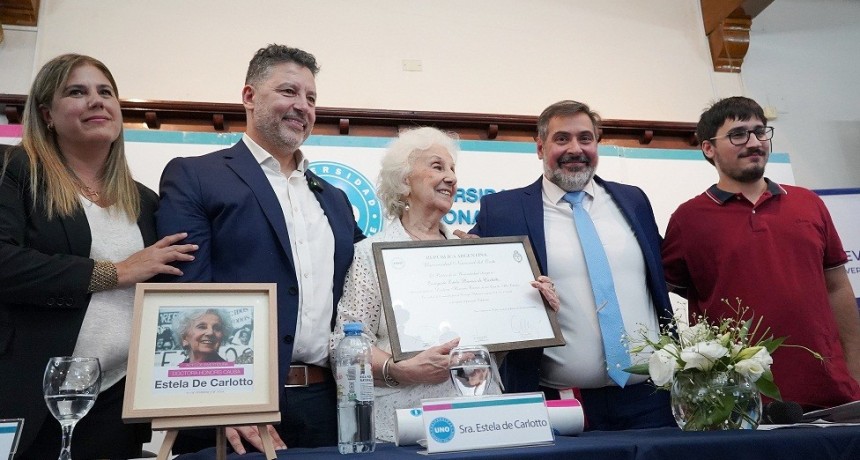 Merlo: El intendente Menéndez encabezó el acto de reconocimiento a Estela de Carlotto en la UNO
