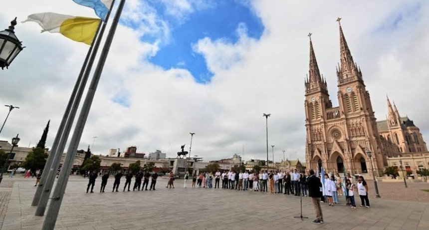 Luján: Se realizó el acto por el 212° aniversario de la creación de la Bandera Nacional